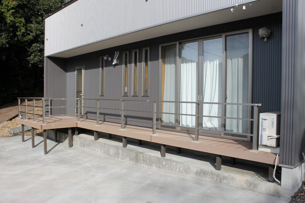 樹脂デッキ|マイピュアガーデン | 愛知県岡崎市・幸田町 外構・新築外構・エクステリア・お庭工事の専門店