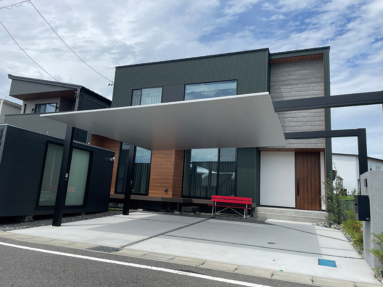 カーポートSCでつくる、妥協のない「家の顔」|マイピュアガーデン | 愛知県岡崎市・幸田町 外構・新築外構・エクステリア・お庭工事の専門店